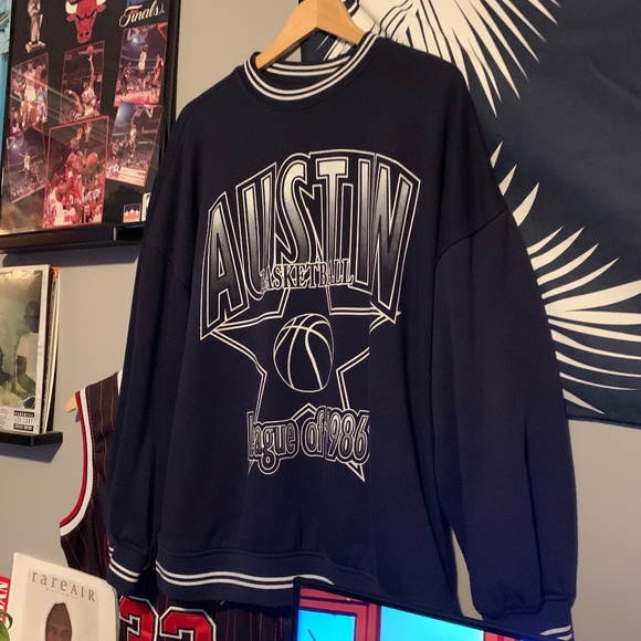 Vintage Style Austin Basketball Crewneck - Picture 2 of 4